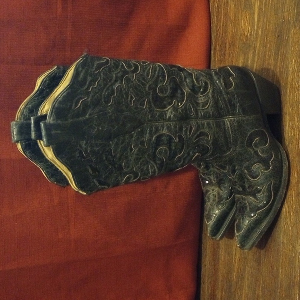 Corral Women's Vintage Western Snip-Toe Boots, Black Sequin design..Size 7M